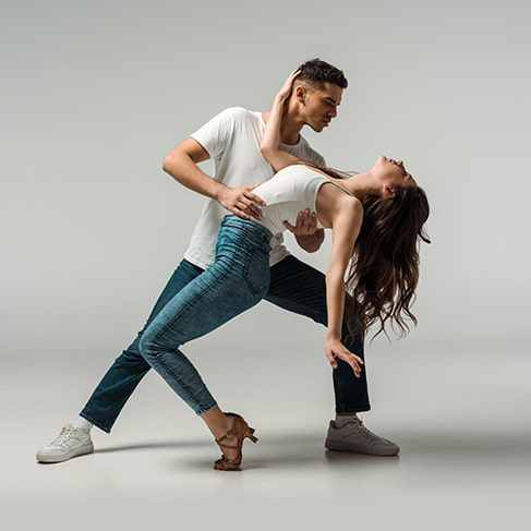 Cours de Bachata à Angers et Avrillé
